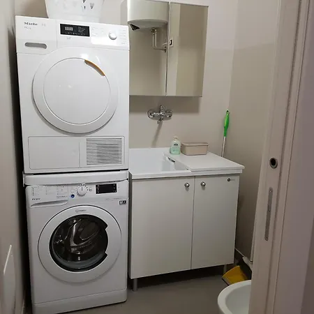 Δωμάτια σε οικογενειακή κατοικία In Zona Ospedale E Centro A Ρέτζιο Εμίλια